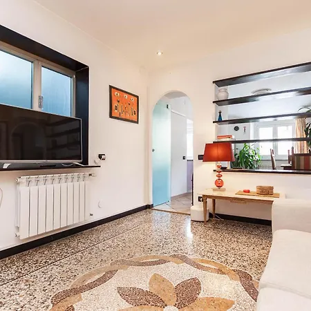 Hilde's House Apartment Genoa